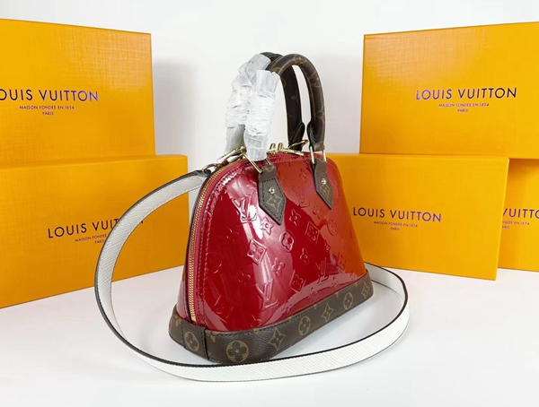 ルイヴィトンバッグ背面デザイン